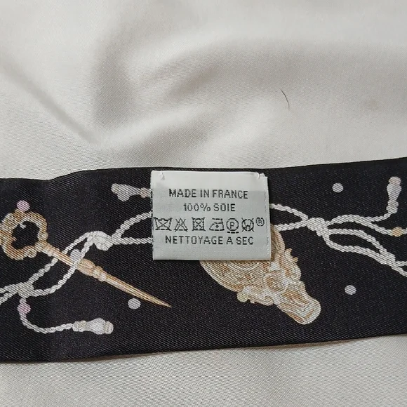 Hermes "Les Clés A Pois" Black Silk Twilly - Picture 4 of 5